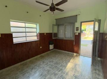 Casa · 86m² · 4 Ambientes · Venta / Amplio Patio / Todos Los Servicios