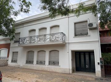 Casa · 205m² · 7 Ambientes · 1 Cochera · Venta de Casa de 4 Dorm. en Barrio Norte