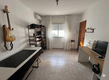 Departamento · 28m² · 2 Ambientes · PH en Venta en Casco de un Dormitorio