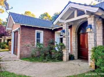Casa · 170m² · 5 Ambientes · 2 Cocheras · Venta Casa 5 Ambientes Pinamar con Garaje Quincho