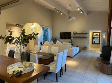 Casa · 250m² · 7 Ambientes · Casa Venta Cariló 7 Ambientes con Piscina