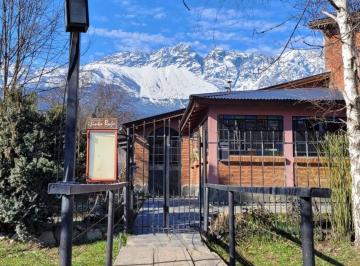 Casa · 166m² · 3 Ambientes · 1 Cochera · Casa Céntrica El Bolsón