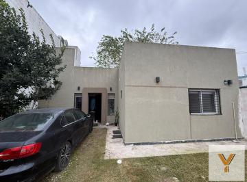 Casa · 70m² · 3 Ambientes · Casa en Venta - 2 Dorm. 1 Baño - La Plata - Villa Elvira.