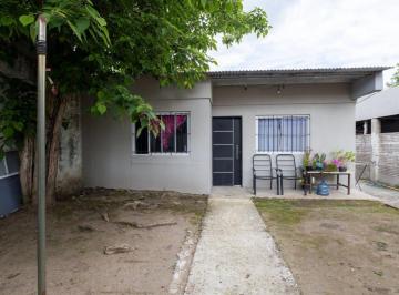 Casa · 254m² · 5 Ambientes · 2 Cocheras · Venta Casa Multifamiliar Patio Garaje I. Casanova