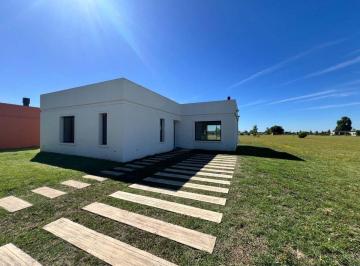 Casa · 110m² · 3 Ambientes · 2 Cocheras · Casa en Venta Lobos 2 Dorm. La Federala