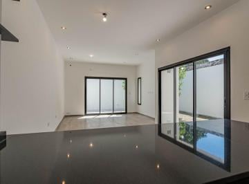 Casa · 85m² · 3 Ambientes · 1 Cochera · Casa en Venta en La Plata 2 Dorm. y Cochera