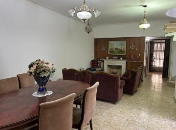 Casa · 248m² · 8 Ambientes · Casa en Venta - 4 Dorm. 2 Baños - La Plata