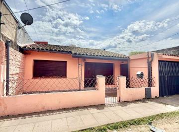 Casa · 76m² · 4 Ambientes · 1 Cochera · Venta Casa 3 Ambi. C/pileta Jose C. Paz