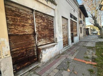 PH · 175m² · 4 Ambientes · 1 Cochera · PH con Gran Potencial: Casa + 3 Locales Al Frente