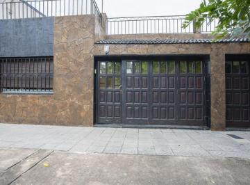 Casa · 103m² · 4 Ambientes · Venta Casa Barrio Urquiza con Pileta 2 Dorm.