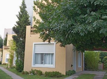 Casa · 319m² · 8 Ambientes · 4 Cocheras · Venta Complejo de 4 Cabañas Monte del Este
