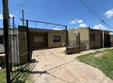Casa · 98m² · 2 Ambientes · 1 Cochera · Casa en Venta en Pergamino con Pileta