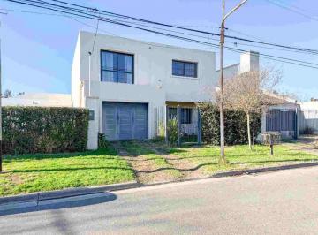Casa · 189m² · 6 Ambientes · 1 Cochera · Casa en Venta en Pergamino con Amplio Patio
