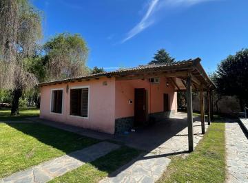 Quinta vacacional · 141m² · 2 Dormitorios · 1 Cochera · Quinta en Venta en Bragado con Pileta