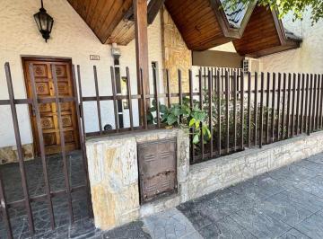Casa · 113m² · 4 Ambientes · 1 Cochera · Venta Casa 3 Ambientes Quincho Garaje Haedo Norte