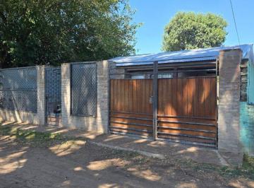 Casa · 60m² · 3 Ambientes · 1 Cochera · Venta de Casa en Cabaña Leiva con Patio