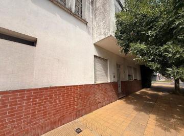 Casa · 222m² · 7 Ambientes · Casa Amplia en Esquina Destacada B° Candioti