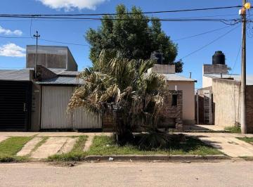 Casa · 56m² · 4 Ambientes · 1 Cochera · Venta Propiedad Ubicada en Barrio Las Delicias