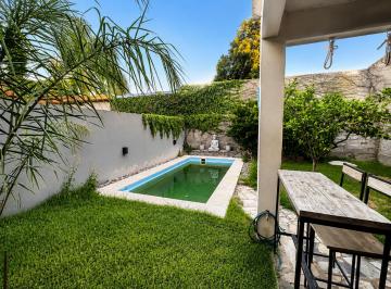 Casa · 140m² · 8 Ambientes · 2 Cocheras · Venta Casa Lanús Pileta Quincho Parrilla Terraza