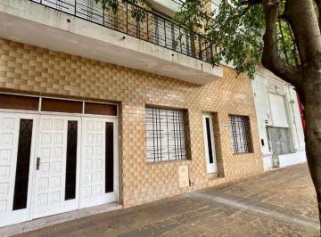 Casa · 135m² · 4 Ambientes · 1 Cochera · Casa de 3 Dorm. Venta La Plata C/ Garage
