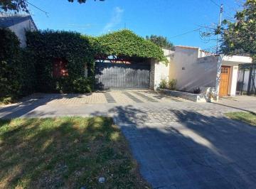 Casa · 285m² · 4 Ambientes · 2 Cocheras · Vende Casa Zona Policlinico - San Luis