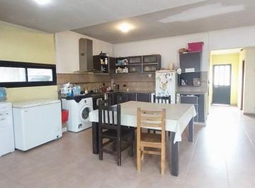 Casa · 99m² · 4 Ambientes · 1 Cochera · Casa 4 Ambientes en Venta Berisso Jardín y Cochera