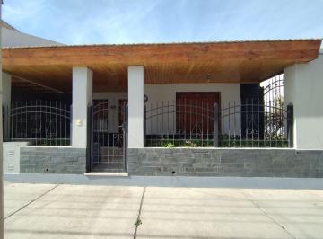 Casa · 131m² · 6 Ambientes · 1 Cochera · Venta Casa Céntrica Apta Credito