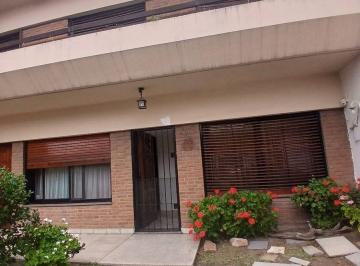 Casa · 231m² · 5 Ambientes · 3 Cocheras · Casa en Venta Villa Lugano
