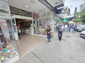 Local comercial · 220m² · Venta Local Comercial en San Isidro Sobre Calle Belgrano.