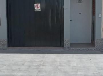 Parada de colectivo a metros de la casa · Dueño Directo. Departamento PH en Alquiler Barrio Las Tortugas, Godoy Cruz