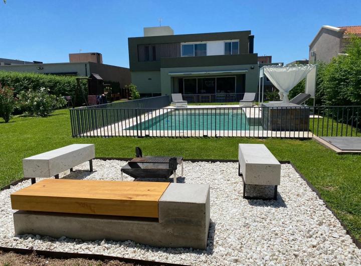 Casa · 410m² · 8 Ambientes · 2 Cocheras