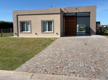 Casa · 138m² · 4 Ambientes · 3 Cocheras · Casa en Venta en Barrio San Felipe - Eidico - Canning