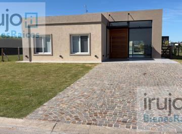 Casa · 138m² · 4 Ambientes · 3 Cocheras · Casa en Venta en Barrio San Felipe - Eidico - Canning
