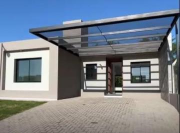Casa · 130m² · 4 Ambientes · 2 Cocheras · Casa Docta