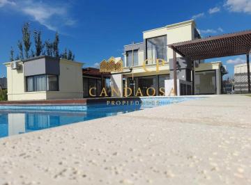Casa · 248m² · 5 Ambientes · 2 Cocheras · Mgm. Excelente Casa Venta en Area 9 San Sebastian A/credito