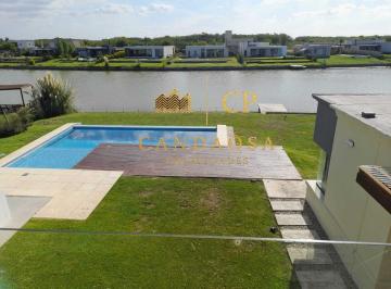 Casa · 248m² · 5 Ambientes · 2 Cocheras · Mgm. Excelente Casa Venta en Area 9 San Sebastian A/credito