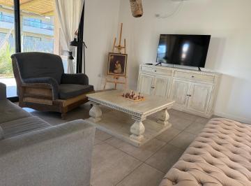 Casa · 110m² · 4 Ambientes · Casa Amueblada en Alquiler en Barrio Cerrado