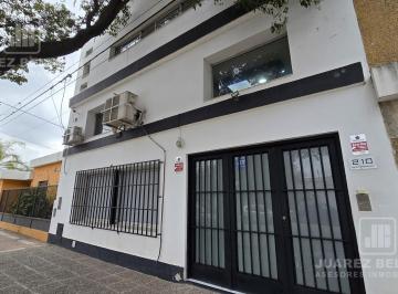 Oficina comercial · 250m² · 7 Ambientes · 1 Cochera · Oficina de 3 Pisos con Terraza y Quincho en Venta