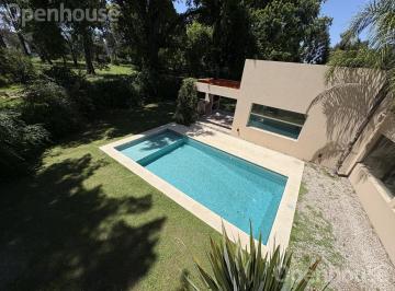 Casa · 180m² · 5 Ambientes · 3 Cocheras · Venta - Excelente Casa en Barrio Santa Silvina - Lista Para Mudarse - Apta Credito