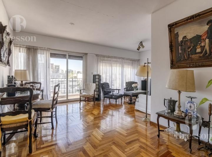 Departamento en Venta, Cinco Ambientes, Luminoso, Piso Alto con Cochera y Balcón