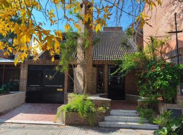 Casa · 190m² · 4 Ambientes · 3 Cocheras · Casa en Venta - La Plata
