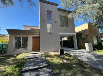 Casa · 210m² · 7 Ambientes · 2 Cocheras · Lar de Drumond - a Estrenar