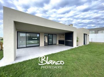 Casa · 122m² · 4 Ambientes · 2 Cocheras · Casa en Venta en San Sebastian, Escobar, G. B. a. Zona Norte