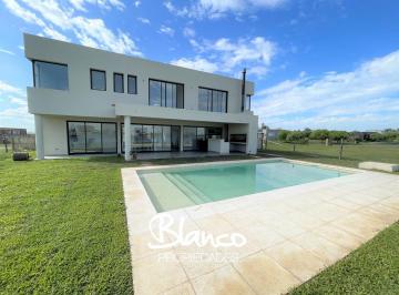 Casa · 246m² · 5 Ambientes · 2 Cocheras · Casa en Venta en San Sebastian, Escobar, G. B. a. Zona Norte