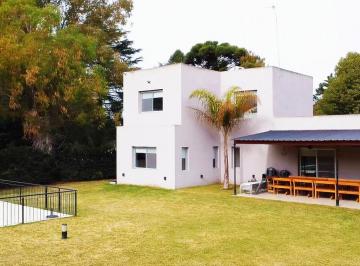 Casa · 252m² · 5 Ambientes · Casa en Barrio Privado