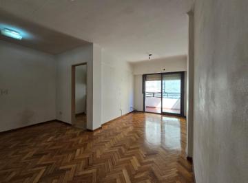 Departamento · 65m² · 2 Ambientes · Alquiler Departamento De1 Dormitorio con Balcón Zona Centro