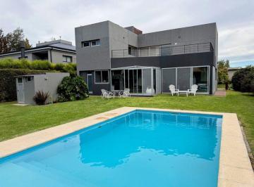 Casa · 298m² · 6 Ambientes · 2 Cocheras · Venta Casa 3 Dorm. Mas Comodin en Aguadas