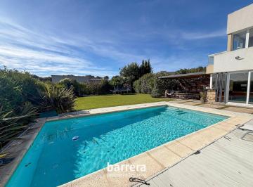 Casa · 305m² · 5 Ambientes · Importante Chalet de Primera Calidad - Arenas del Sur