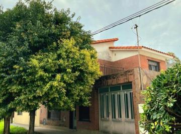Casa · 157m² · 3 Dormitorios · 2 Cocheras · Casa de 3 Dorm. en Barrio Guadalupe, Santa Fe