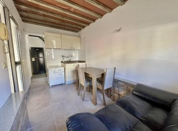 Departamento · 2 Ambientes · Venta de Apartamento en Tres Cruces con Terraza Compartida